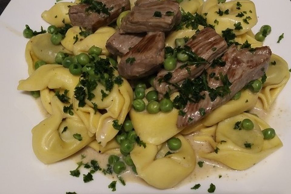 Schnelle Tortelloni-Steak-Pfanne