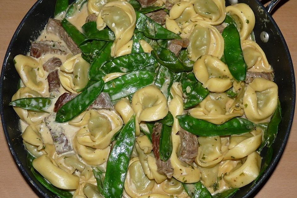 Schnelle Tortelloni-Steak-Pfanne