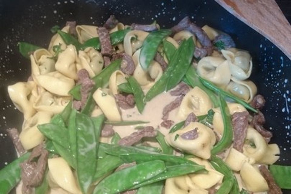 Schnelle Tortelloni-Steak-Pfanne