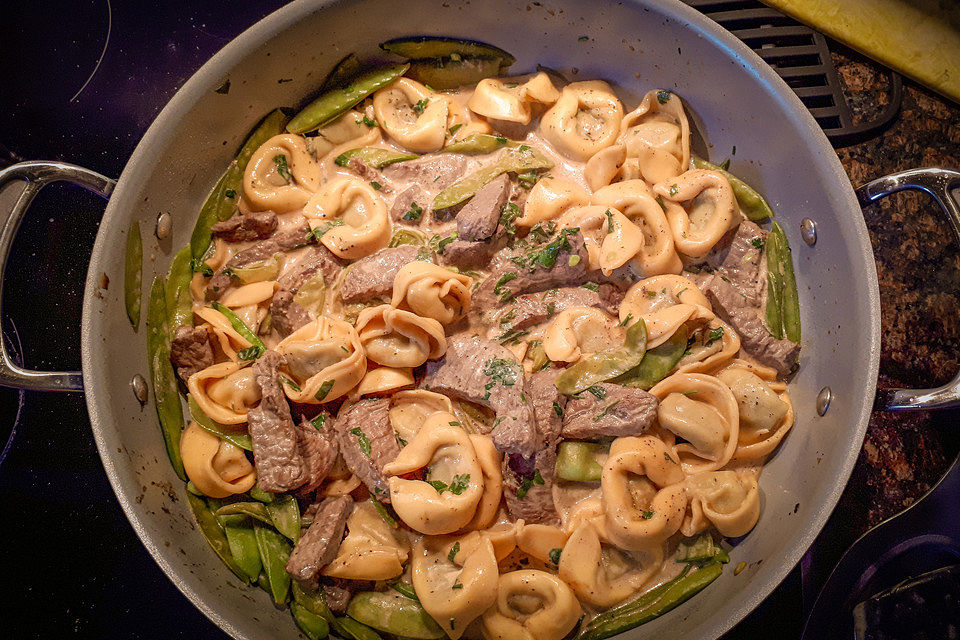 Schnelle Tortelloni-Steak-Pfanne