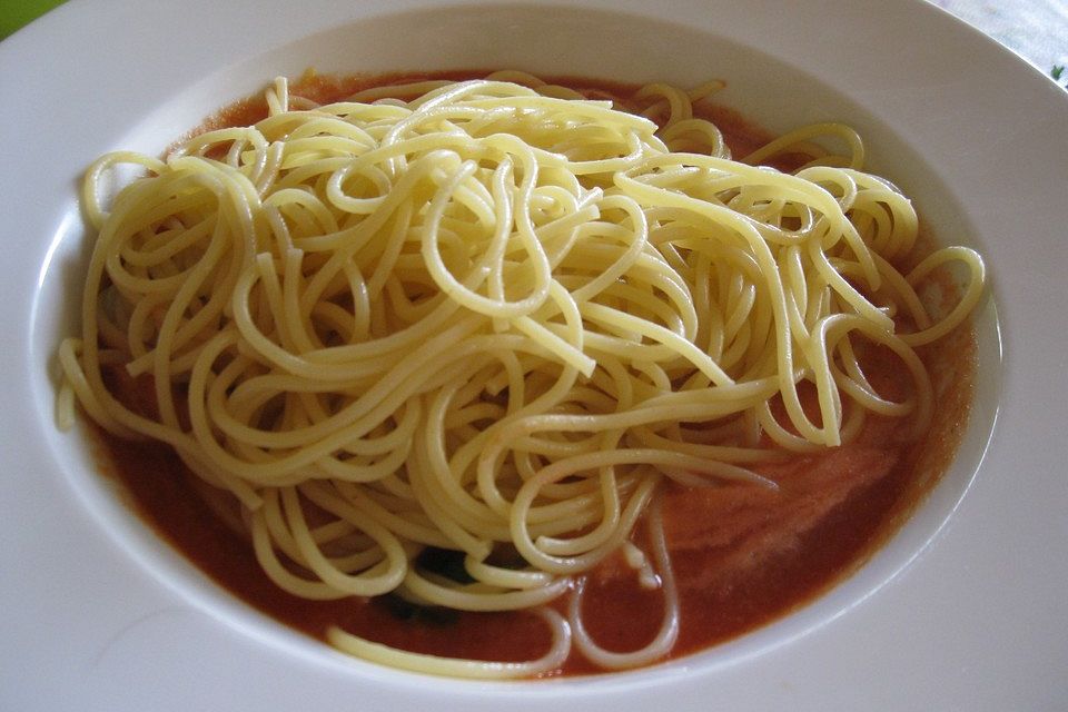 Spaghetti und Tomatensauce