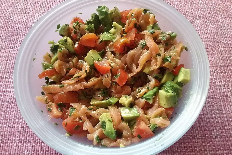 Avocadosalat mit Räucherlachs