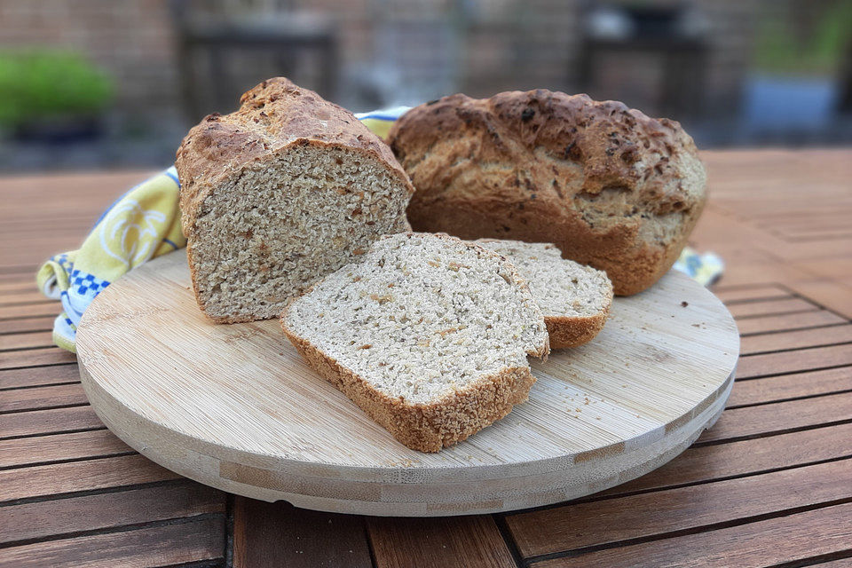 Gurke-Tzatziki-Zwiebelbrot