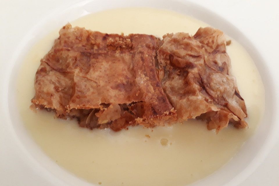 Apfelstrudel mit Vanillesoße