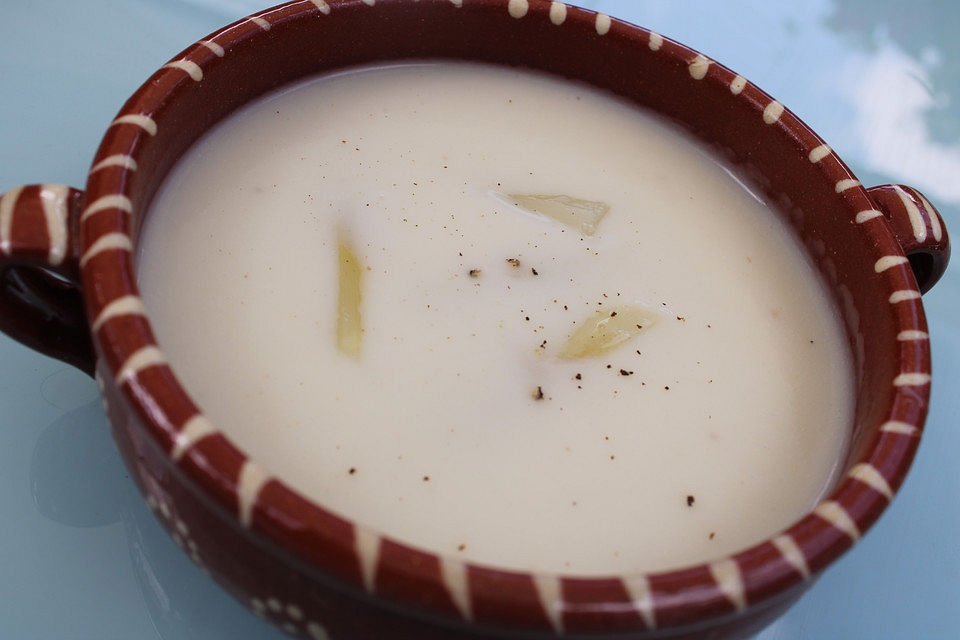 Kays Spargelcremesuppe aus Spargelschalen