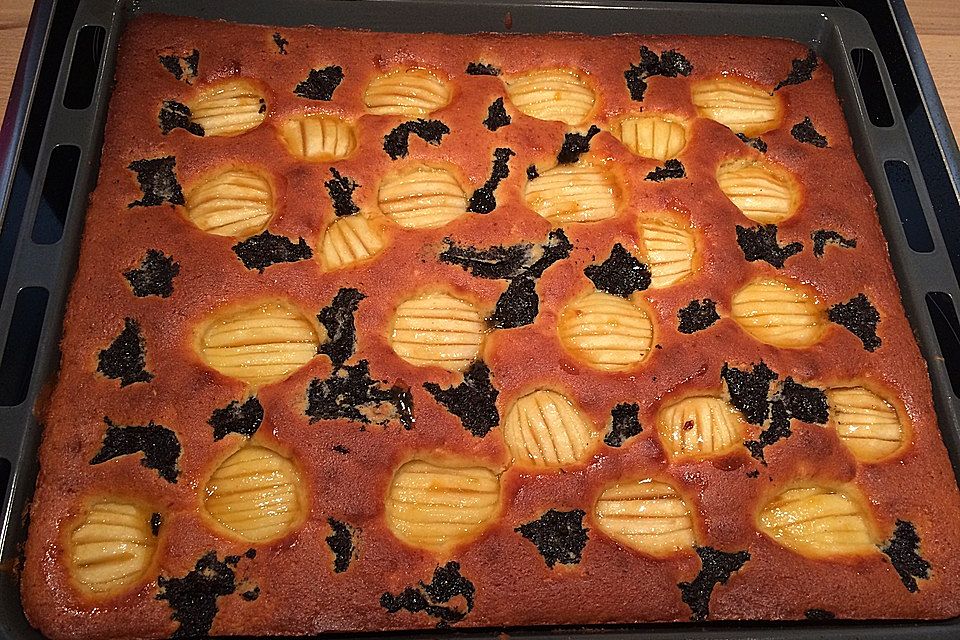 Apfel - Mohn - Marzipan Blechkuchen