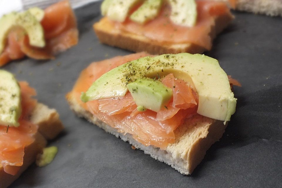 Lachs-Avocado-Toast