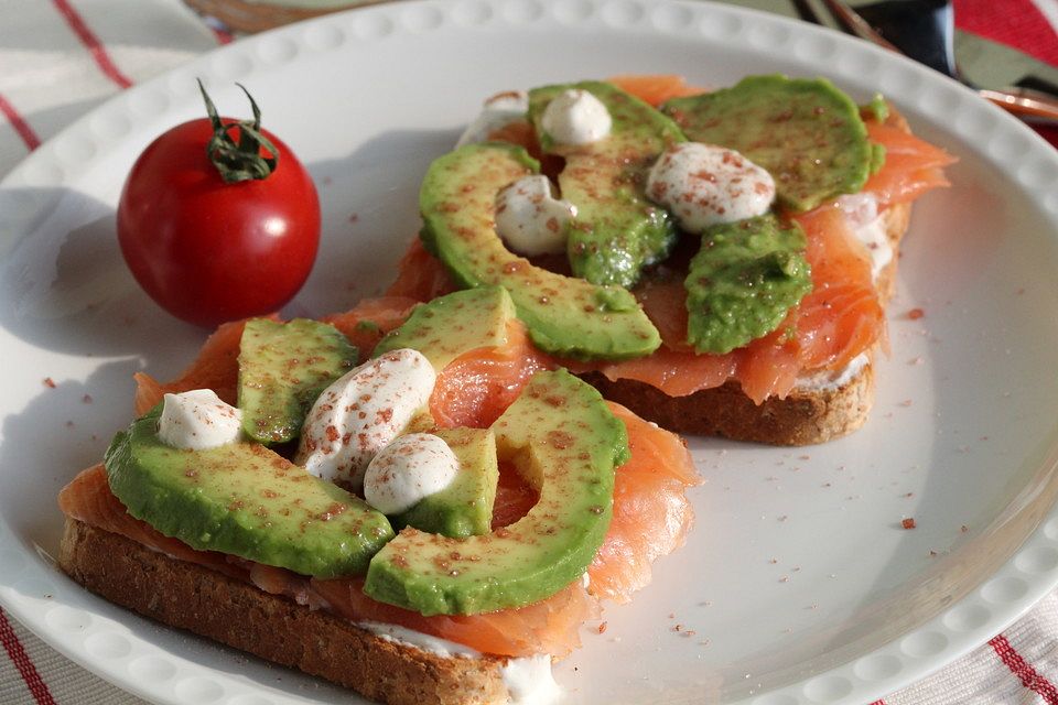 Lachs-Avocado-Toast