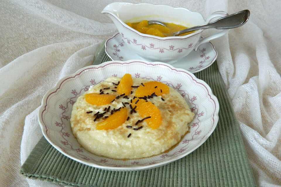 Vanillegrießbrei mit Orangensauce