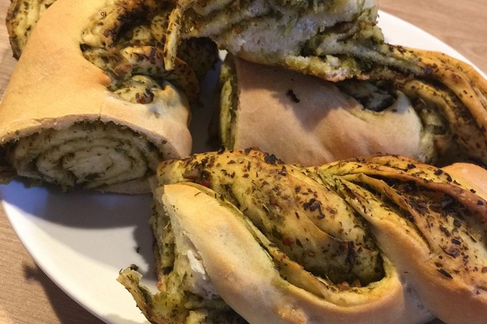 Pesto-Brot mit Basilikum