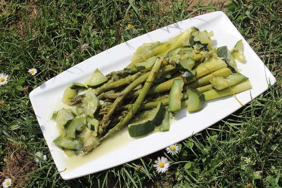 Spargel-Zucchini-Pfanne