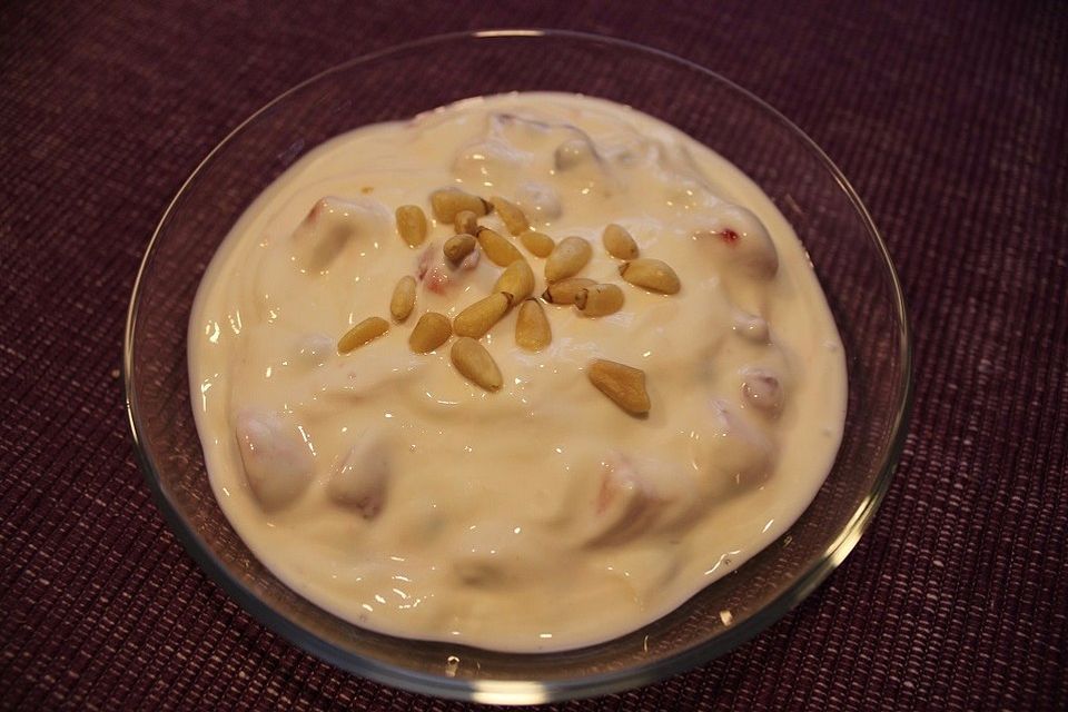 Granatapfel-Erdbeer-Joghurt-Dessert