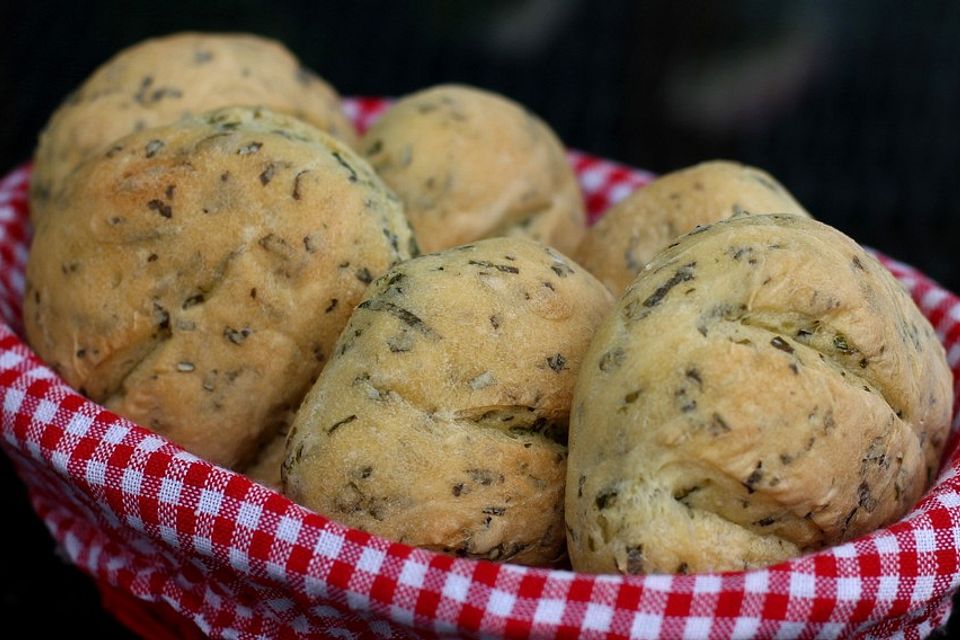 Bärlauchbrötchen oder Petersilienbrötchen