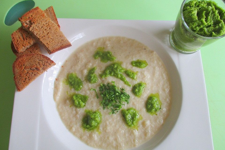 Kohlrabisüppchen mit Erbsen-Pesto