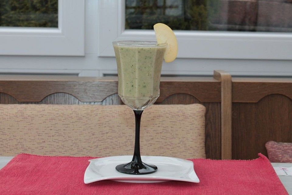 Grüner Smoothie mit Kokosmilch