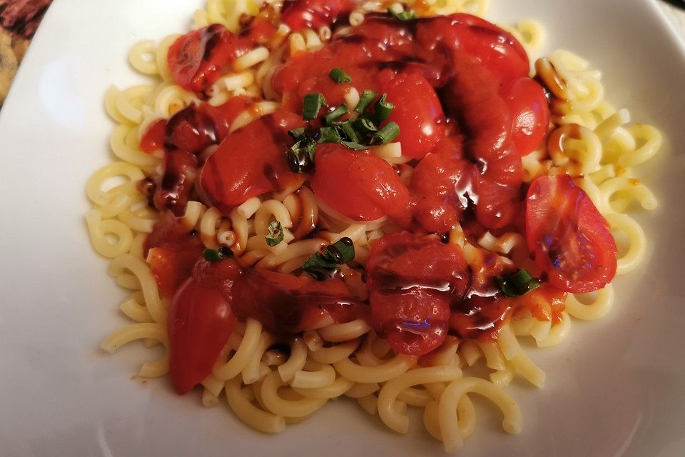 Spaghetti mit Balsamico-Tomatensauce