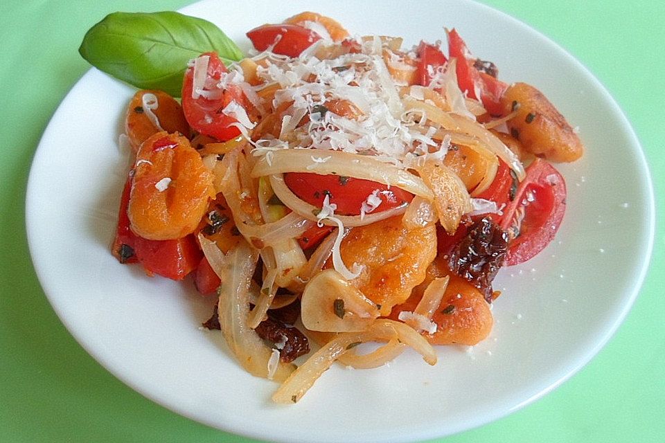 Sommerliche Gnocchi mit Tomate