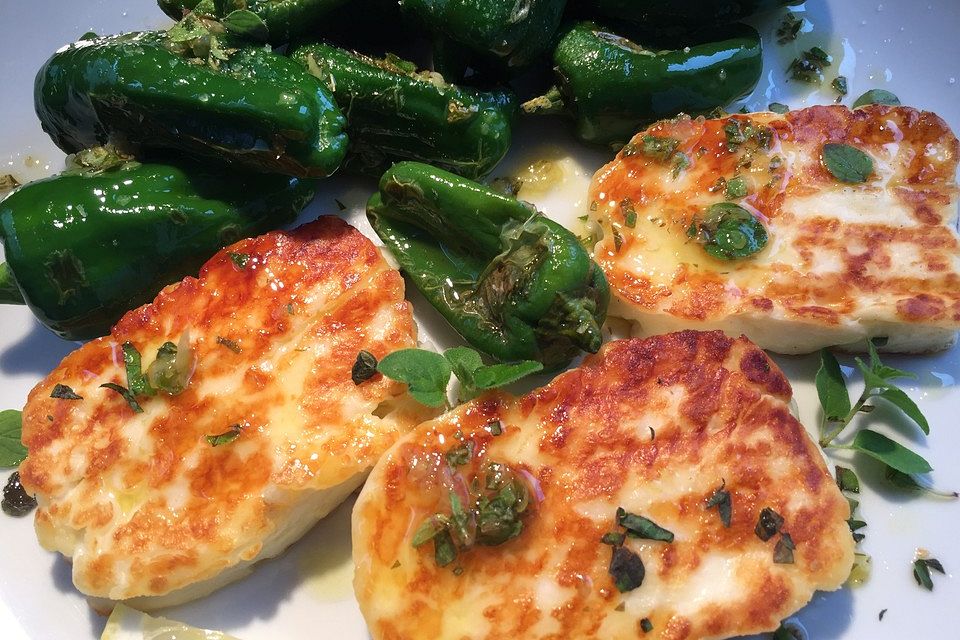 Pimientos mit Halloumi