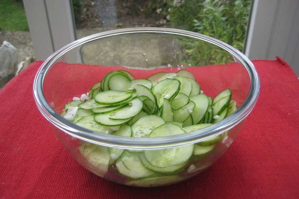 Sommerlicher Gurkensalat