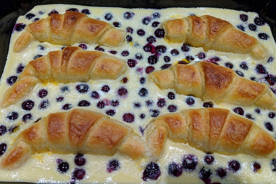 Blaubeer-Croissant-Auflauf