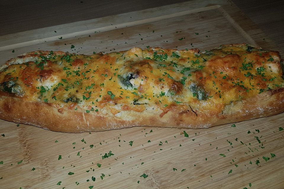 Gefülltes Lachs-Spinat-Baguette