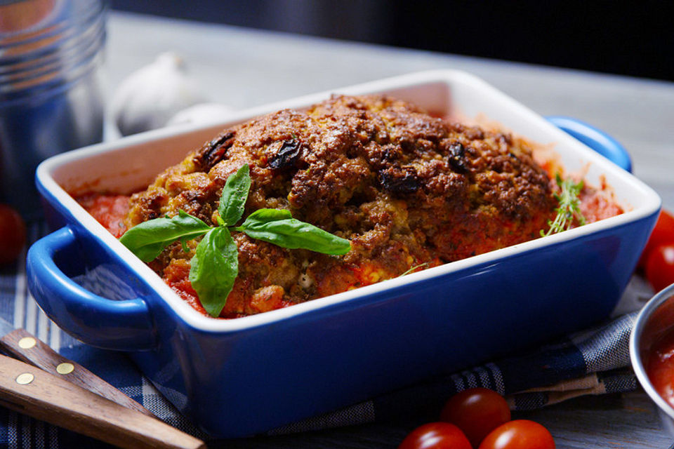 Mediterraner Hackbraten im Backofen