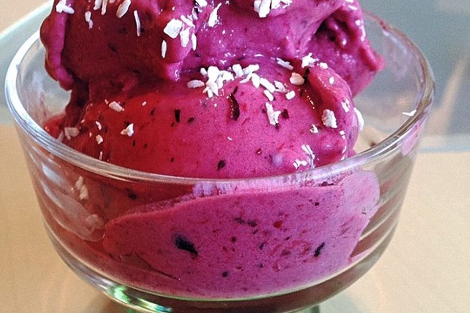 Leichtes Beeren-Kokos-Eis