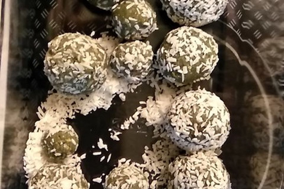 Energy Balls mit Früchtekern