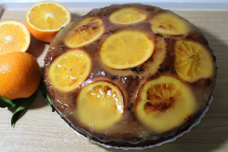 Saftiger Kuchen mit Orangen