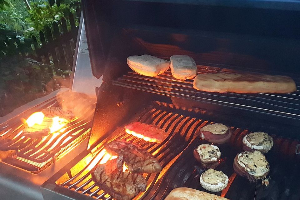 Gefüllte Champignons vom Grill