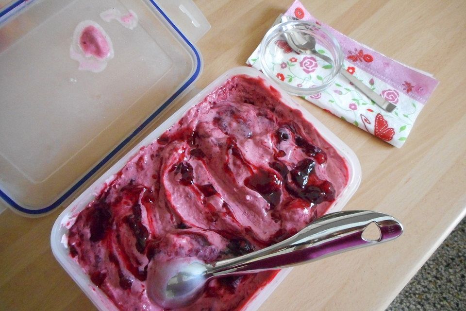 Rote-Grütze-Eis