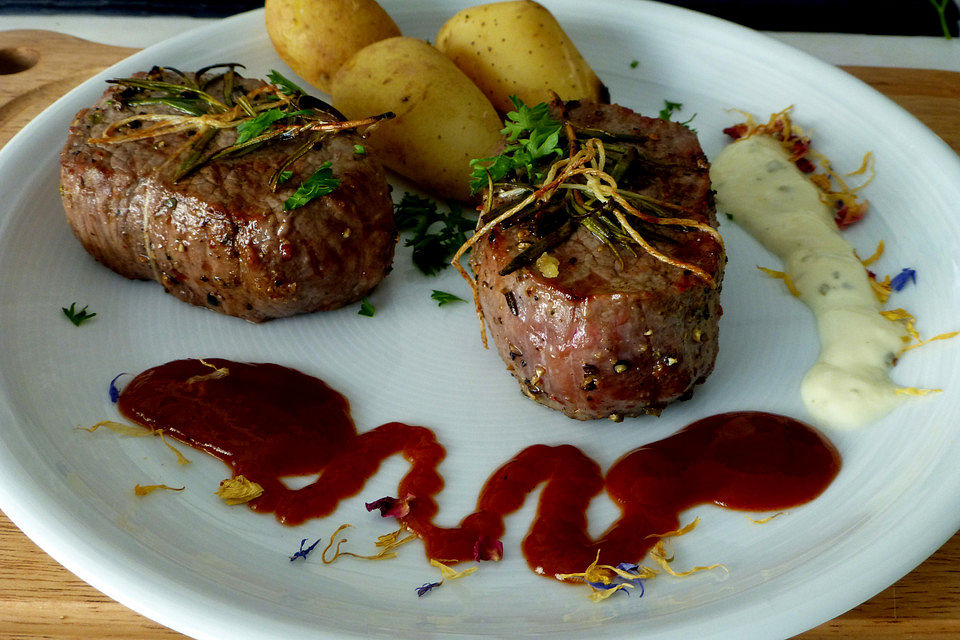 Rinderfilet im Pfeffermantel