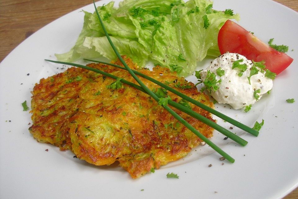 Zucchini-Möhren-Puffer