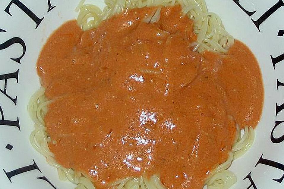 Makkaroni in Tomatensahnesoße