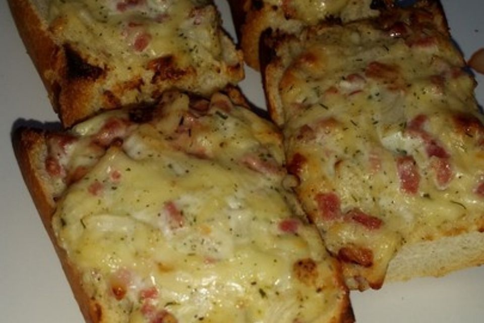 Flammkuchen-Baguette mit Käse