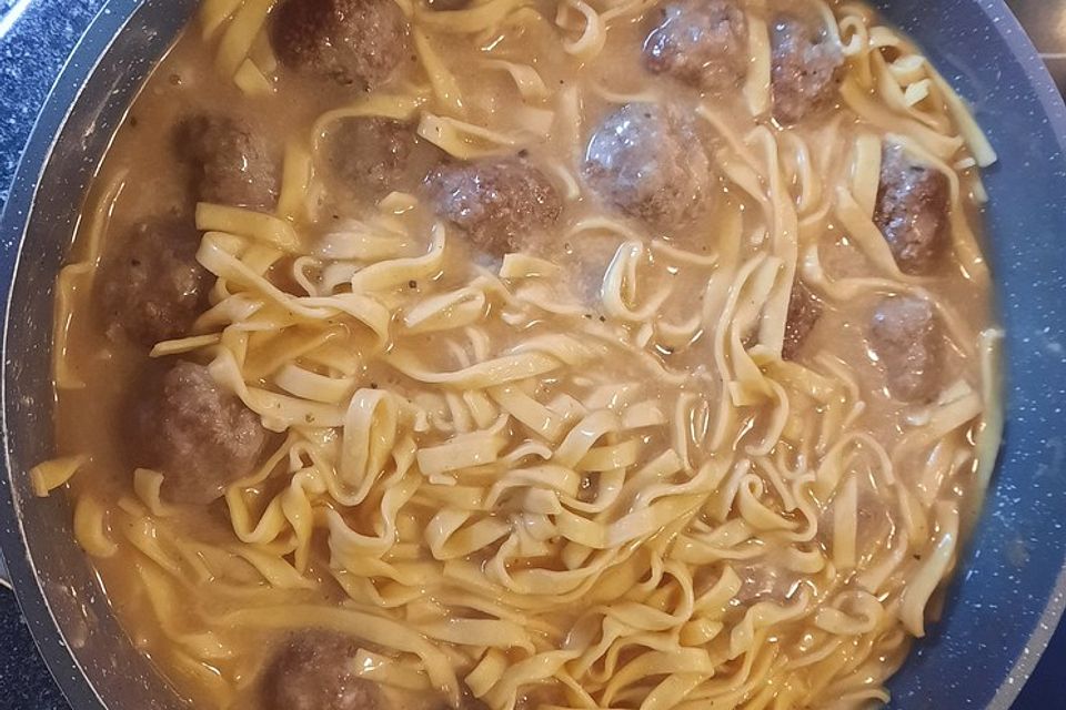 Schwedische Meatball-Pasta