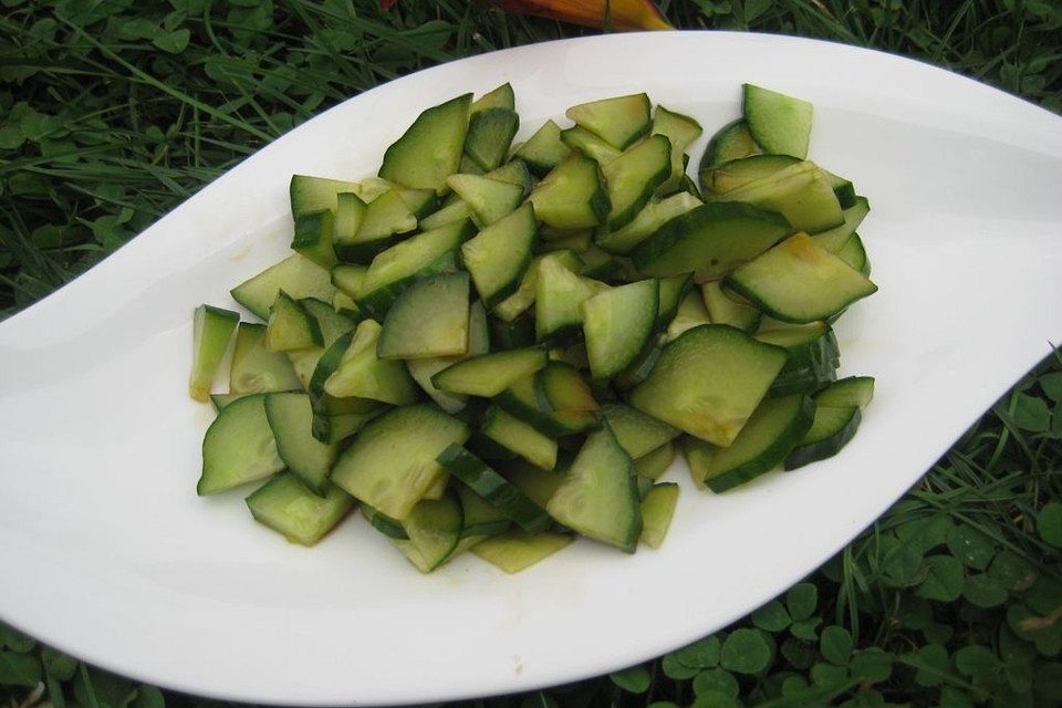 Chinesischer scharfer Gurkensalat