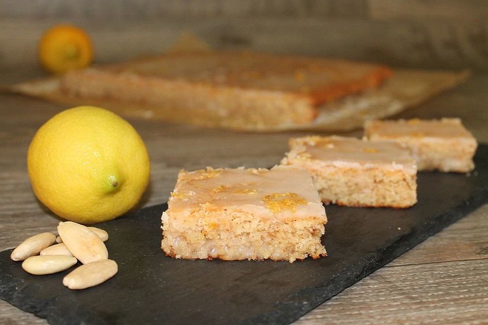 Sommerlich frischer Zitronenkuchen