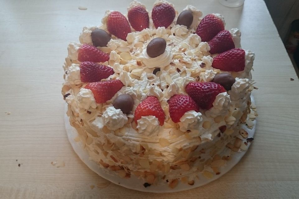 Blätterkrokant-Torte