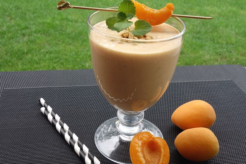 Aprikosen-Mandelmilch-Smoothie