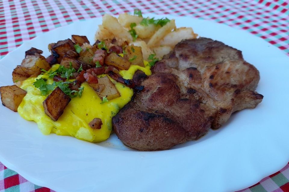 Nackensteak auf Gemüse