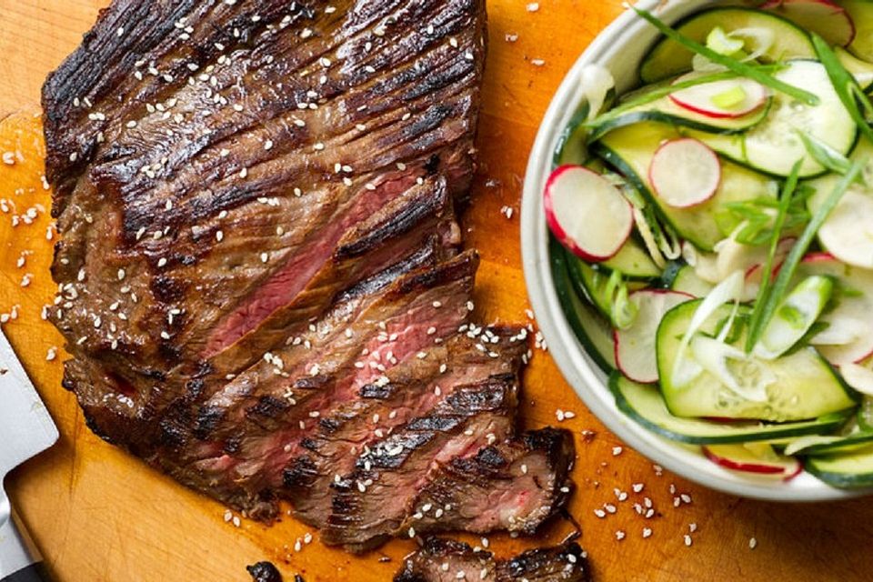 Vietnamesisches Steak mit Gurkensalat