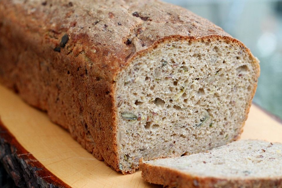 Vollkornbrot mit Zucchini