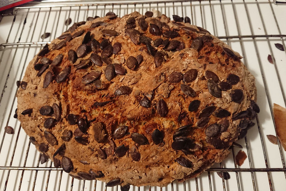 Vollkornbrot mit Zucchini