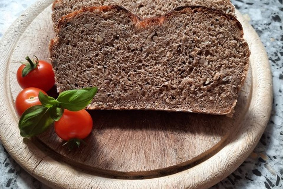 Vollkornbrot mit Zucchini