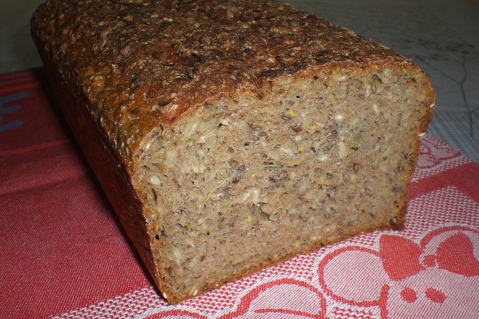 Vollkornbrot mit Zucchini