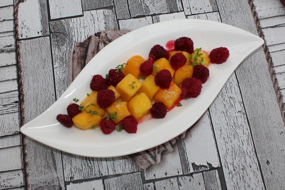 Mango-Himbeer-Obstsalat