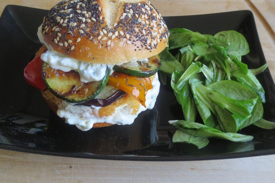 Vegetarischer Burger griechischer Art