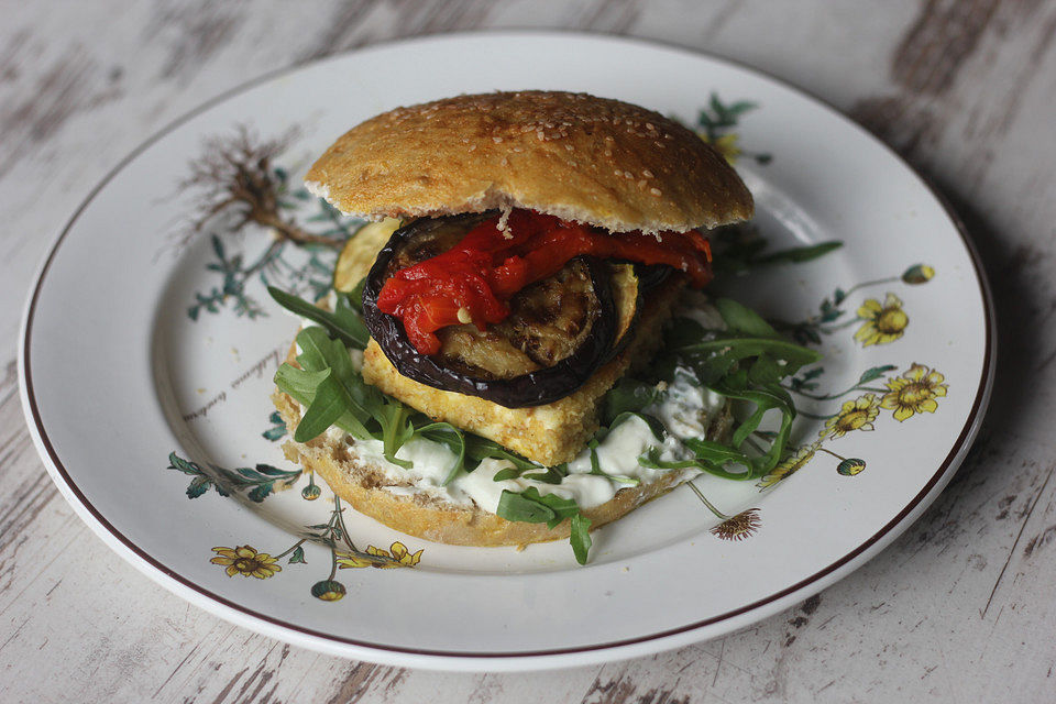 Vegetarischer Burger griechischer Art