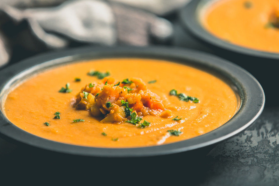 Karottensuppe mit roten Linsen